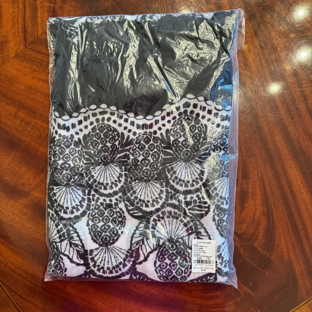 NWT Lilly Pulitzer Pineapple Princess Resort Scarf Black White Tassel